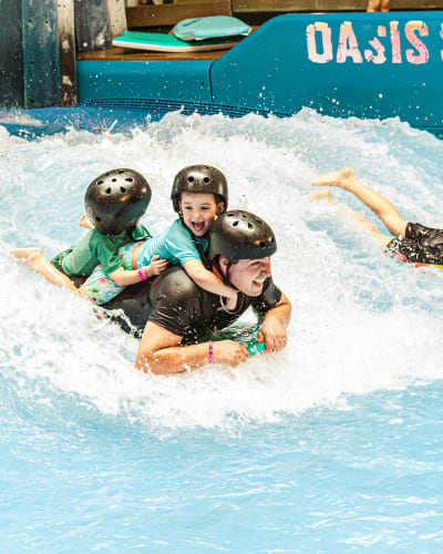 Créez des souvenirs, pas juste des cadeaux – Une Fête des Pères remplie d'adrénaline! 🏄‍♂️