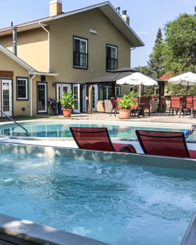 le_montagnard_hotel_condos__chalets_1