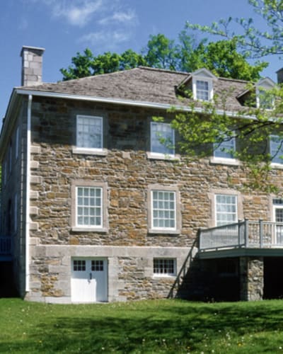 lieu_historique_national_du_canada_de_la_caserne_de_carillon_1