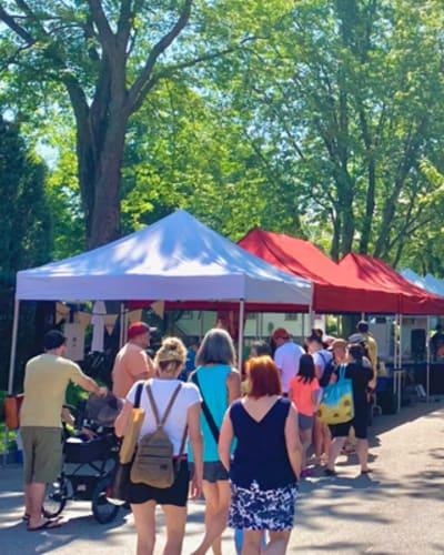 marche_public_de_deschambault_1