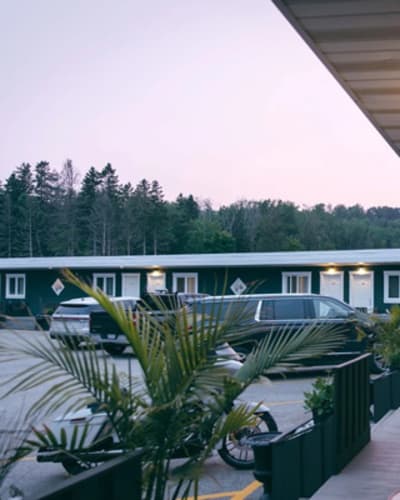 motel_des_cascades_2002_1