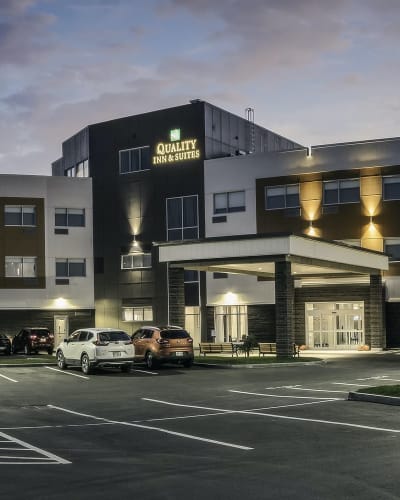 quality_inn__suites_mont_joli_1