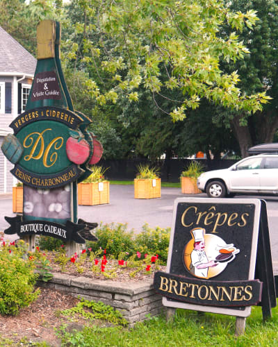 Exterior of the Vergers et cidrerie Denis Charbonneau building