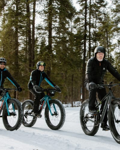3 hommes en fatbike.