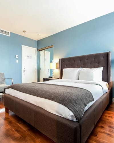 Chambre avec un lit Queen à l'Auberge de La Fontaine.