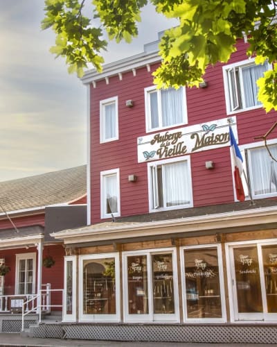 Auberge de la Vieille Maison - Façade de l'auberge et du restaurant