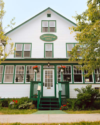 Façade de l'Auberge de l'Orpailleur.