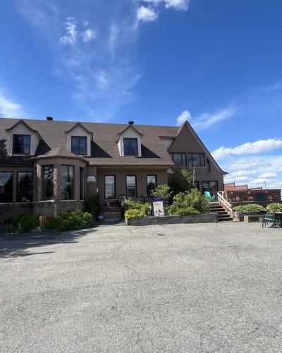 Exterior of the Auberge des Bois-Francs in summer.