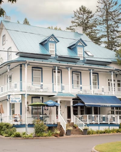 Extérieur de l'Auberge Le Bôme.