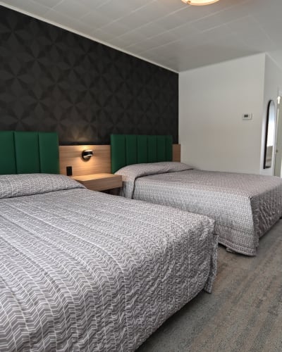 Room with two beds at Motel Blanche d'Haberville.