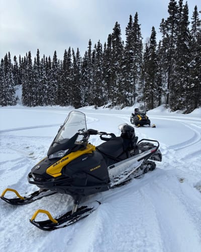 Snowmobile tour in AuthentiKaH Tours.