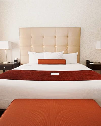 Best Western Plus Montreal Downtown-Hotel Europa - Bed