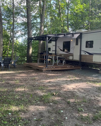 Camping de l'Île - Camping site in summer