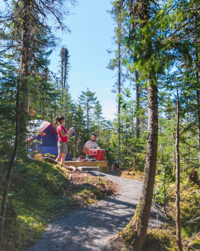 Camping rustique au Parc national des Monts-Valin.