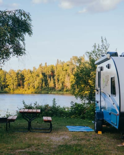 Camping le P'tit Paradis : waterfront campsite