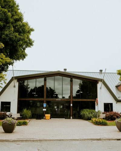 Façade du Carrefour Jean-Louis-Vallée.