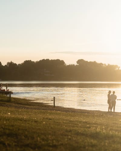 plage au coucher de soleil.