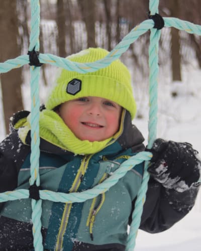 A kid at Centre de plein air l'Estacade in winter.