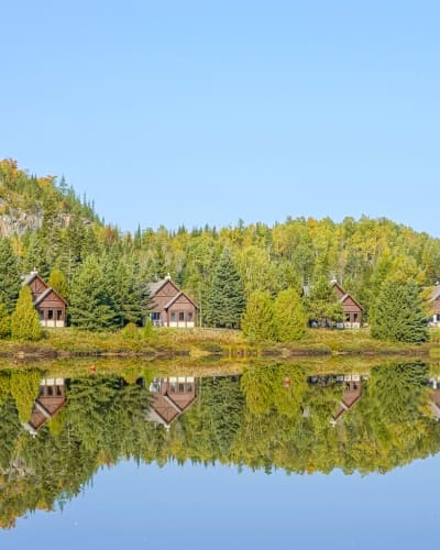 Les Chalets Royal Laurentien en automne.