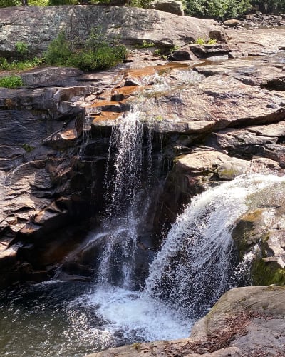 Chutes Wayagamac en été.
