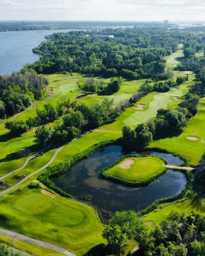 Vue aérienne du Club de golf de l'Île de Montréal.