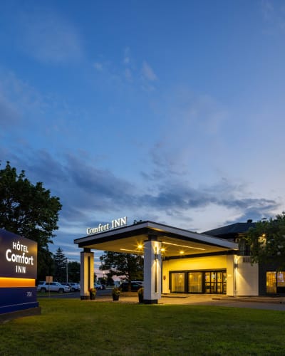 Comfort Inn Montreal Aeroport - Exterior of the hotel