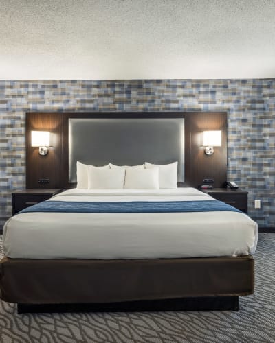 Comfort Inn Montreal Aeroport - Bedroom