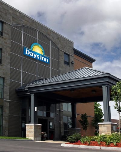 Days Inn by Wyndham Levis - Hotel exterior