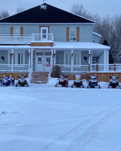 Forfait Motoneige – Auberge Presbytère du Mont-Lac-Vert.