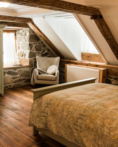 Stay at Le Canadien B&B