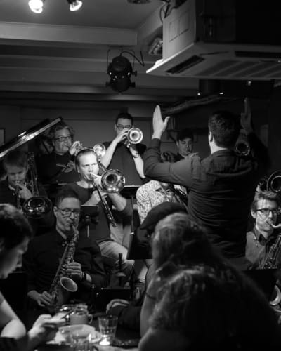 Jazz live music.