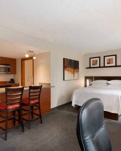 Embassy Suites by Hilton Montreal - Suite with kitchen