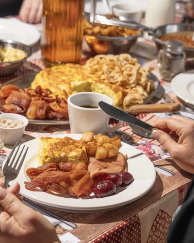 Repas de cabane à sucre à l'Érablière Meunier.