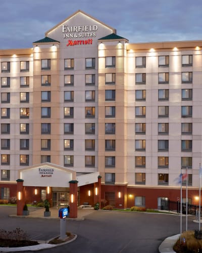 Fairfield Inn & Suites by Marriott Aéroport de Montréal - Extérieur de l'hôtel