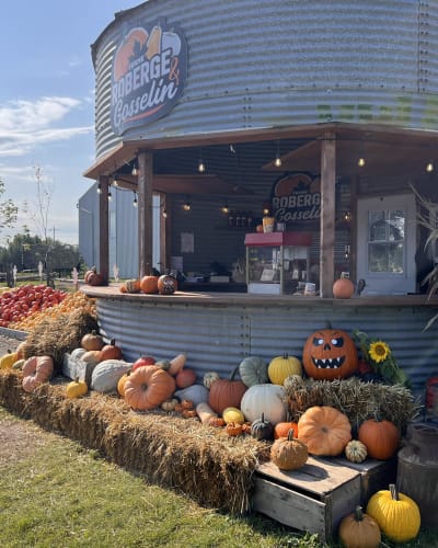 Pumpkin stands at Ferme Roberge et Gosselin.