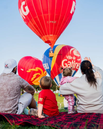 Family at the Gatineau Hot Air Balloon Festival.