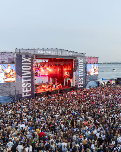 Outdoor stage by the water at the FestiVoix de Trois-Rivières.