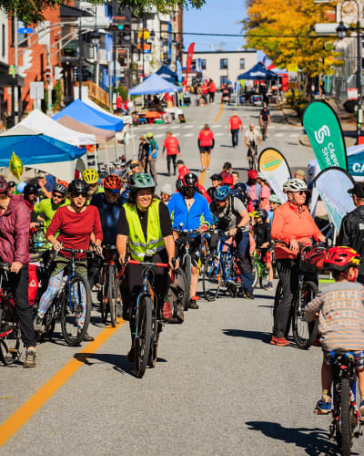 Cyclistes à la Fête du vélo de Sherbrooke.