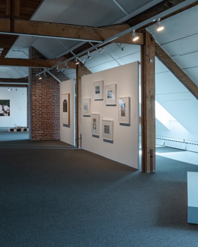 Exposition à la Galerie d'art Stewart Hall.
