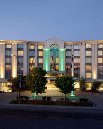Holiday Inn & Suites Montréal Aéroport - Front of the hotel