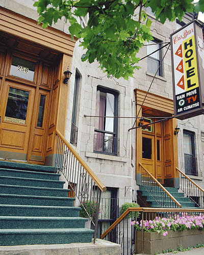 Façade de l'Hôtel Casa Bella, à Montréal.