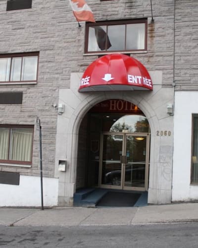 Hôtel des Arts - Hotel entrance