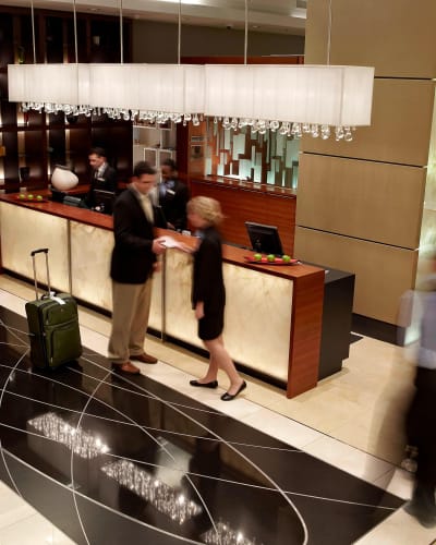 Montréal Airport Marriott In-Terminal Hotel - Front desk
