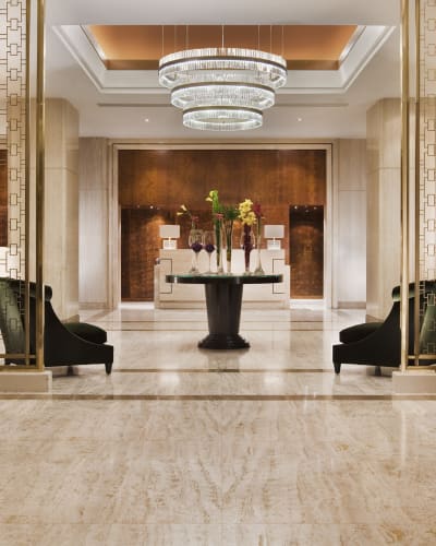 Hotel Omni Mont-Royal - Luxurious lobby