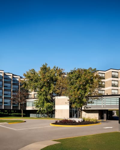 Hôtel Sheraton Montréal Aéroport - Extérieur l'été
