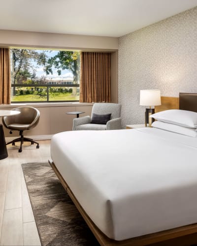 Sheraton Montreal Airport Hotel - Bedroom