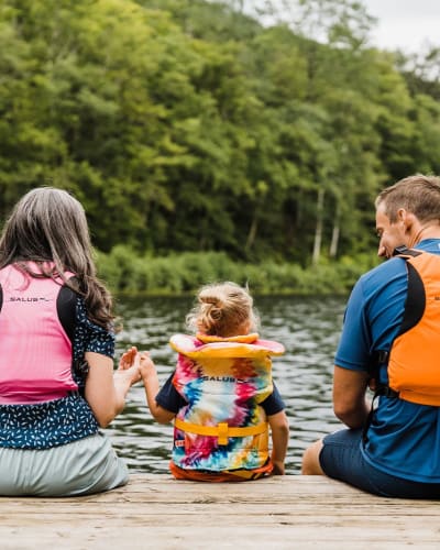 Kenauk Nature -  Two adults and a child on the edge of a quay, wearing life jackets