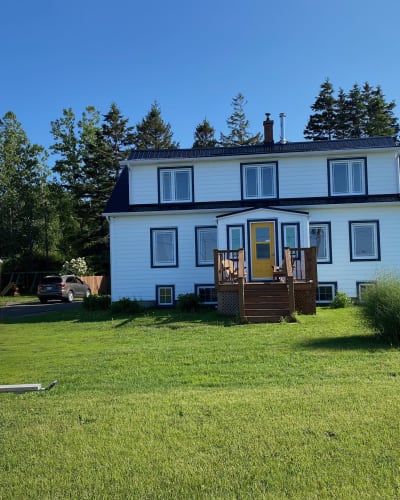 Exterior of the B&B La Maison entre Mer et Montagnes.