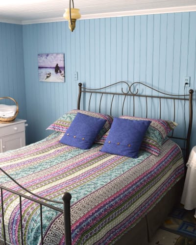 Bedroom La Mer at the B&B La Maison entre Mer et Montagnes.