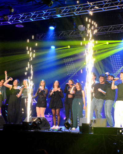 Artists on stage at Le Tremplin, le rendez-vous de la chanson et de l'humour de Dégelis.